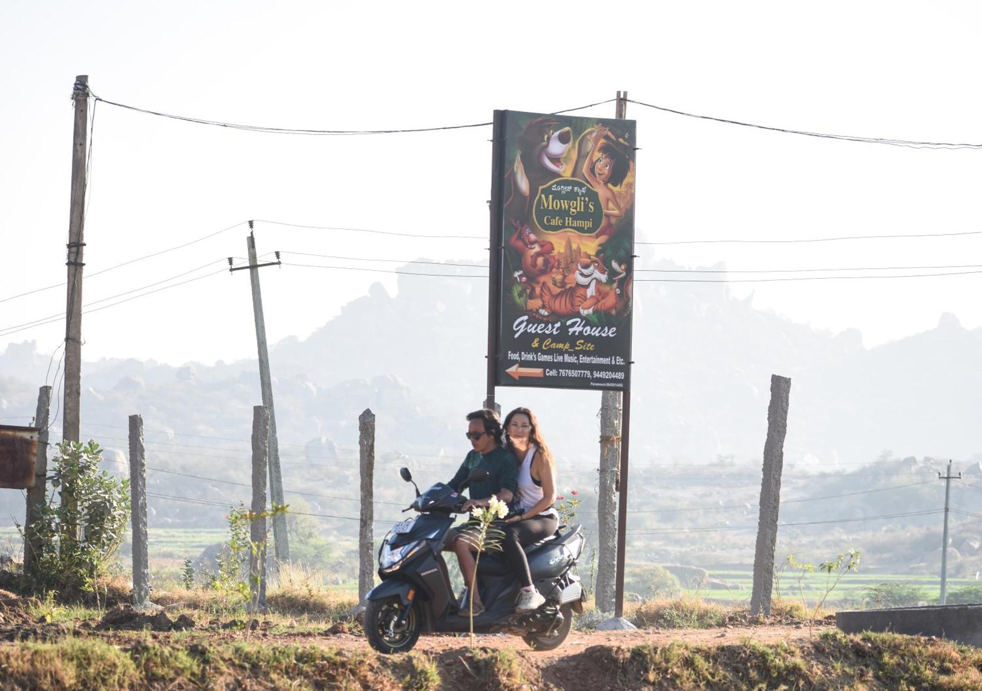 Mowgli'S Cafe Hampi & Guest House Екстериор снимка