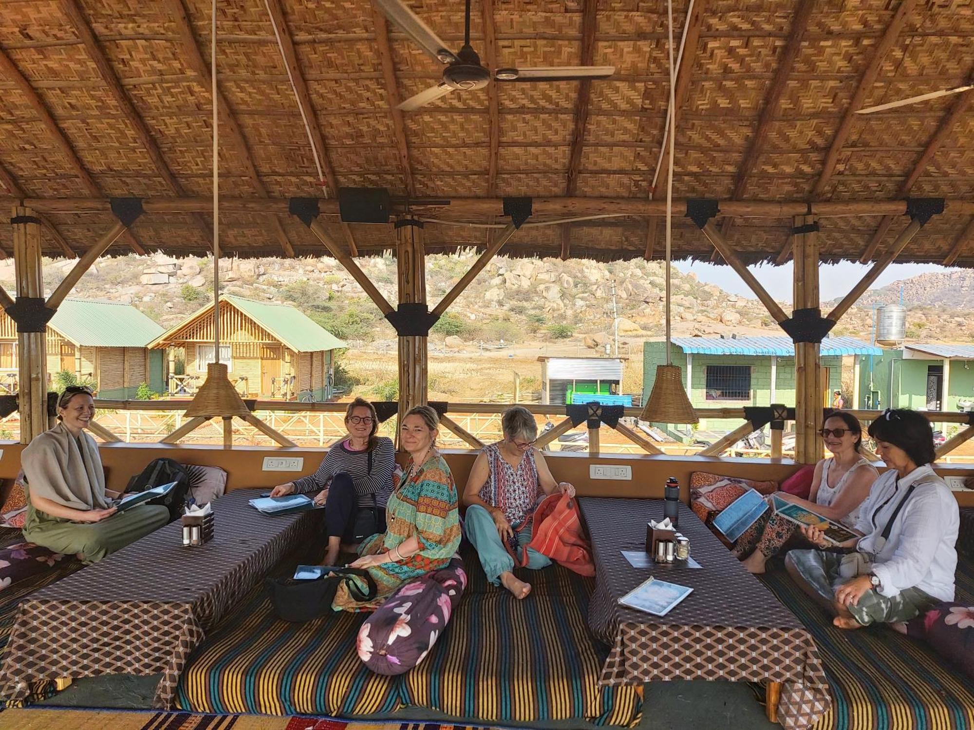 Mowgli'S Cafe Hampi & Guest House Екстериор снимка