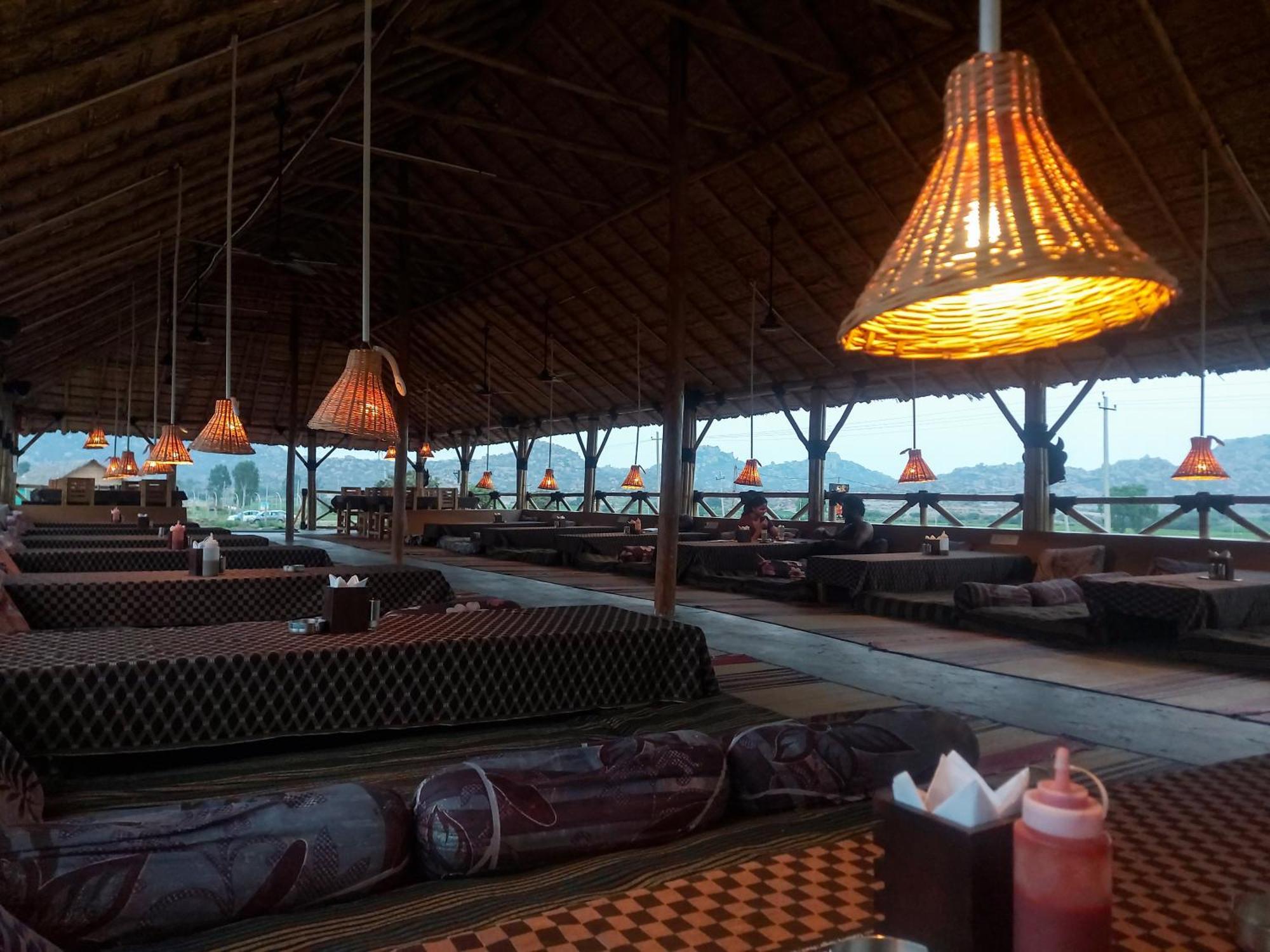 Mowgli'S Cafe Hampi & Guest House Екстериор снимка