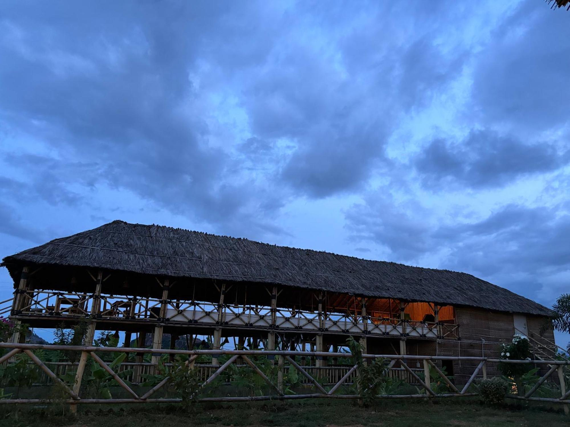 Mowgli'S Cafe Hampi & Guest House Екстериор снимка