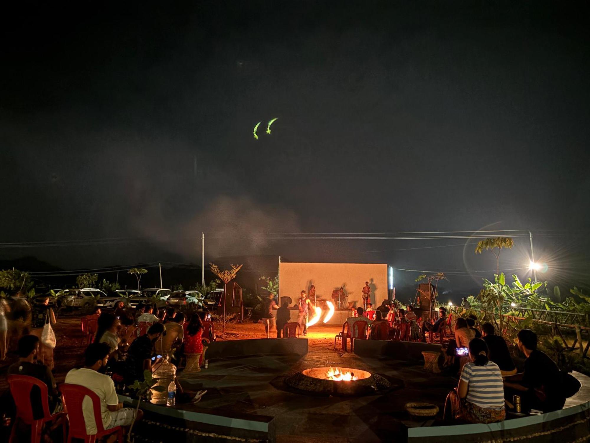 Mowgli'S Cafe Hampi & Guest House Екстериор снимка