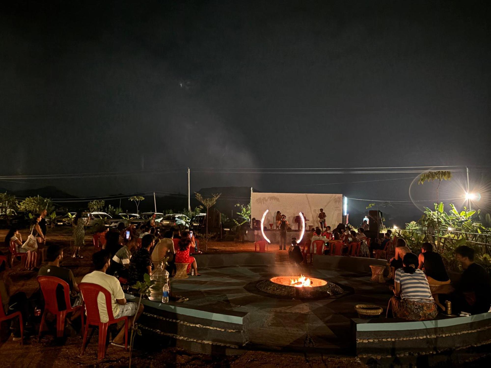 Mowgli'S Cafe Hampi & Guest House Екстериор снимка