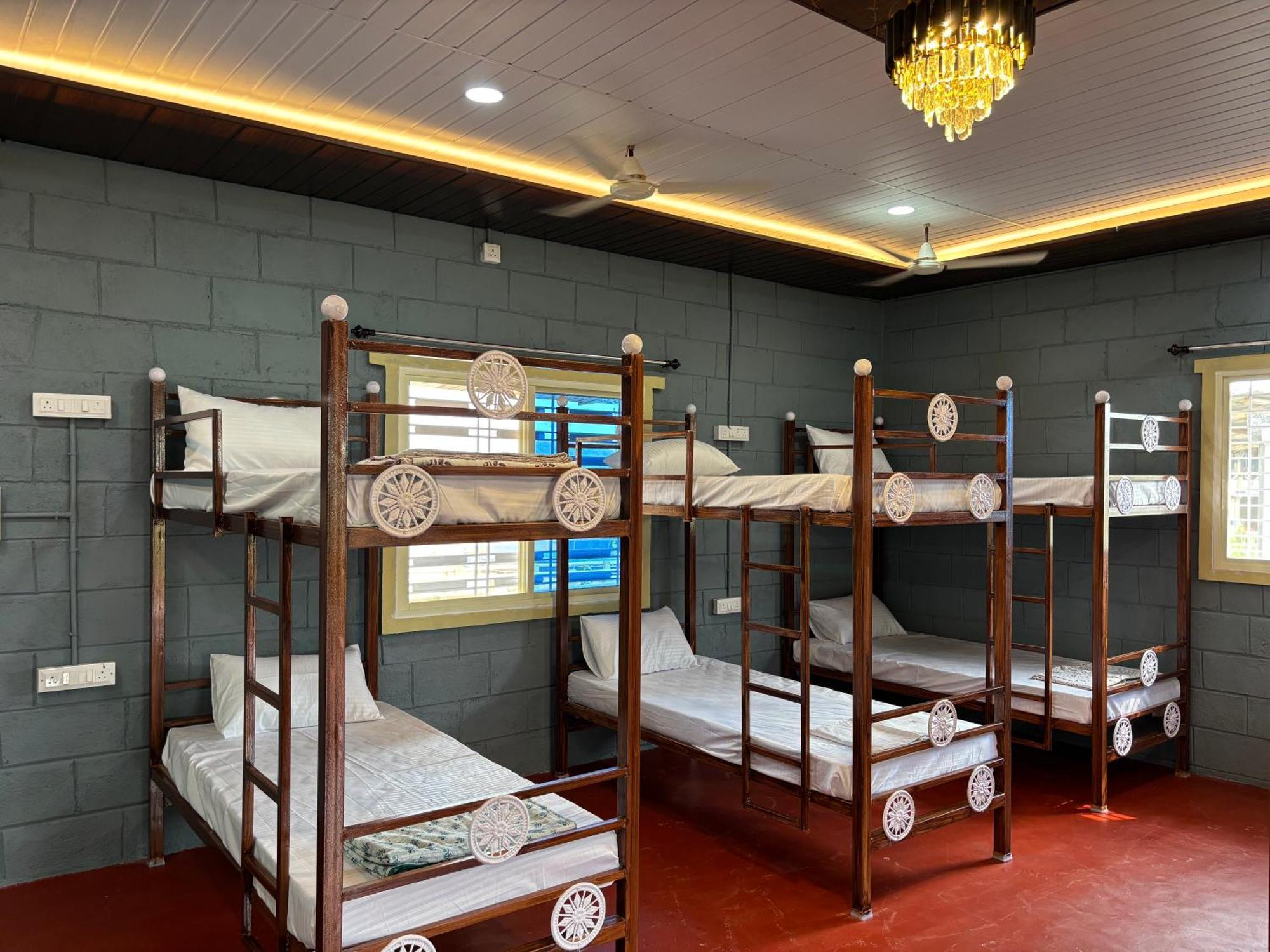 Mowgli'S Cafe Hampi & Guest House Екстериор снимка