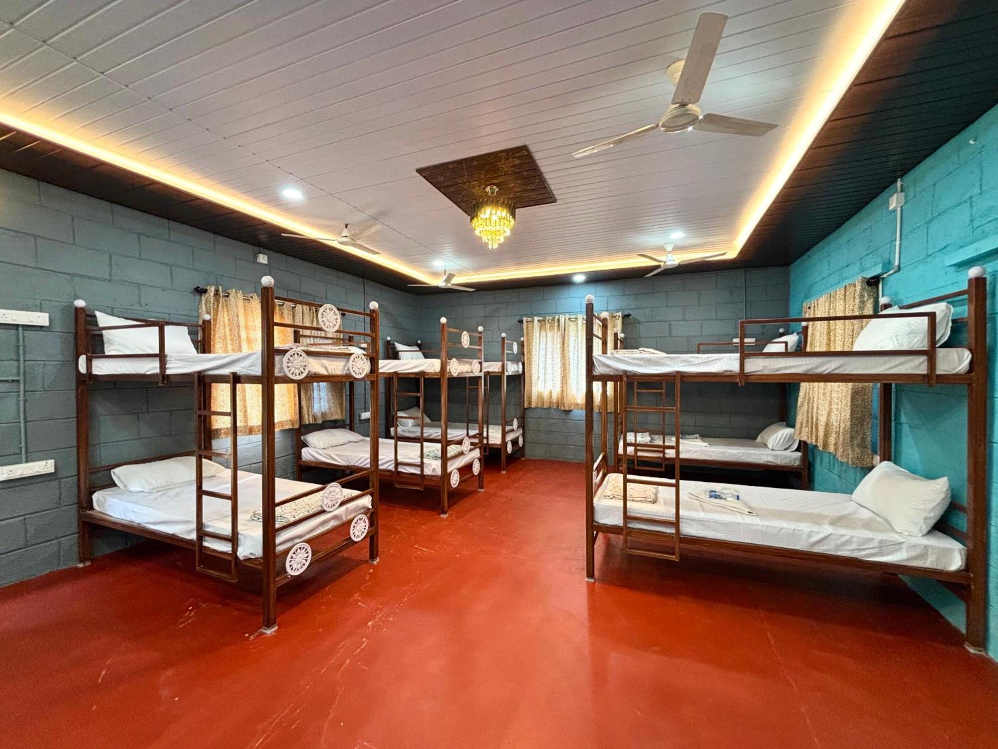 Mowgli'S Cafe Hampi & Guest House Екстериор снимка