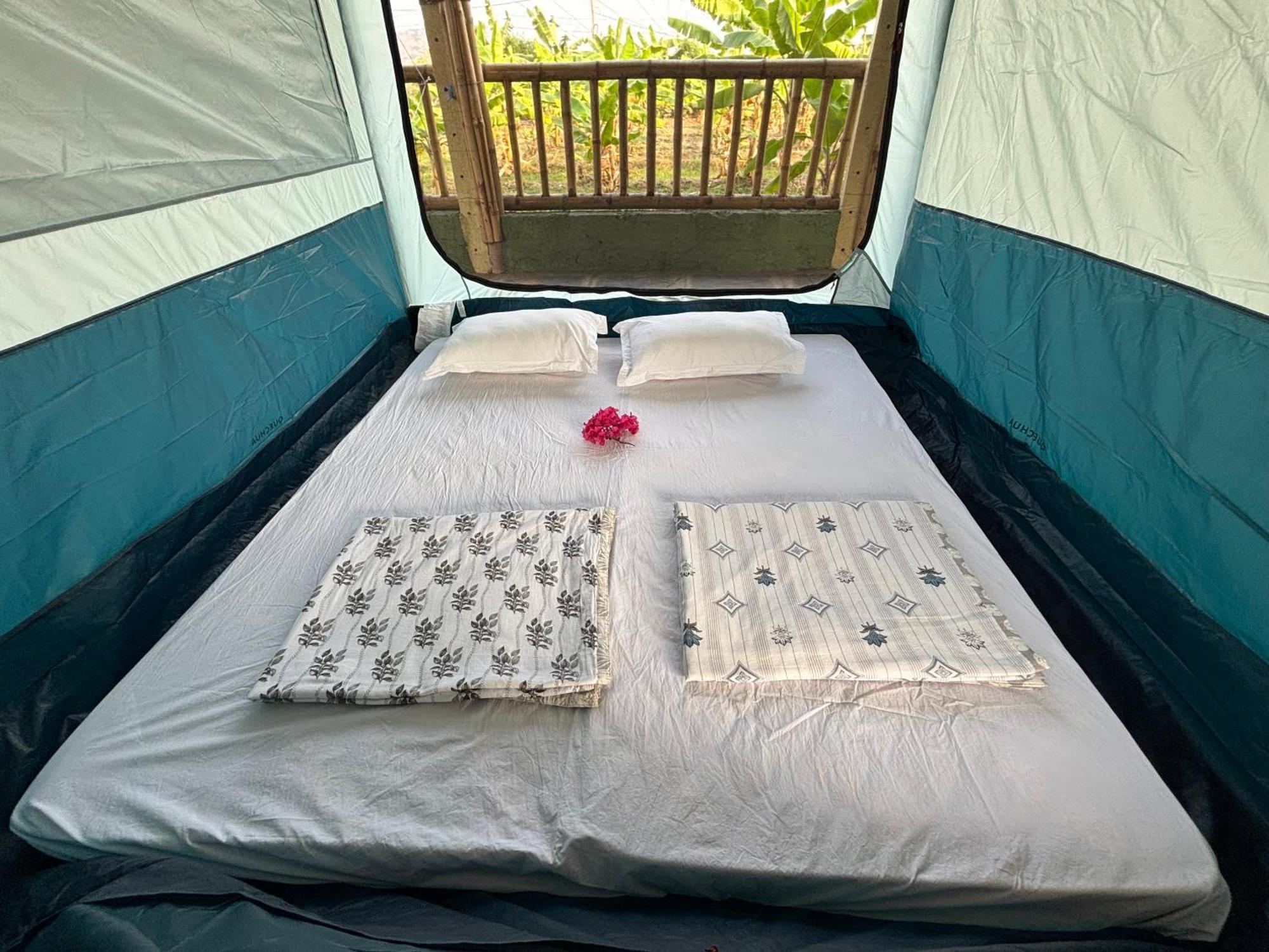 Mowgli'S Cafe Hampi & Guest House Екстериор снимка