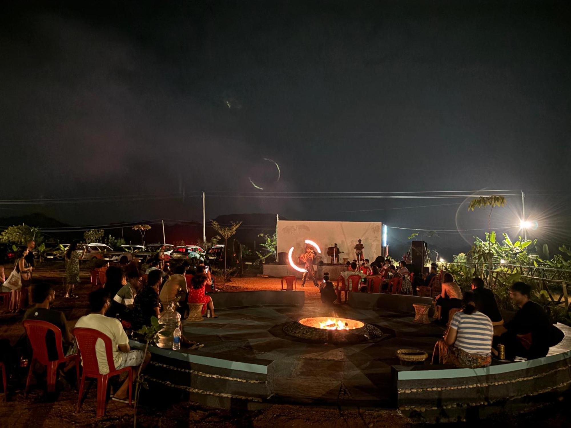 Mowgli'S Cafe Hampi & Guest House Екстериор снимка