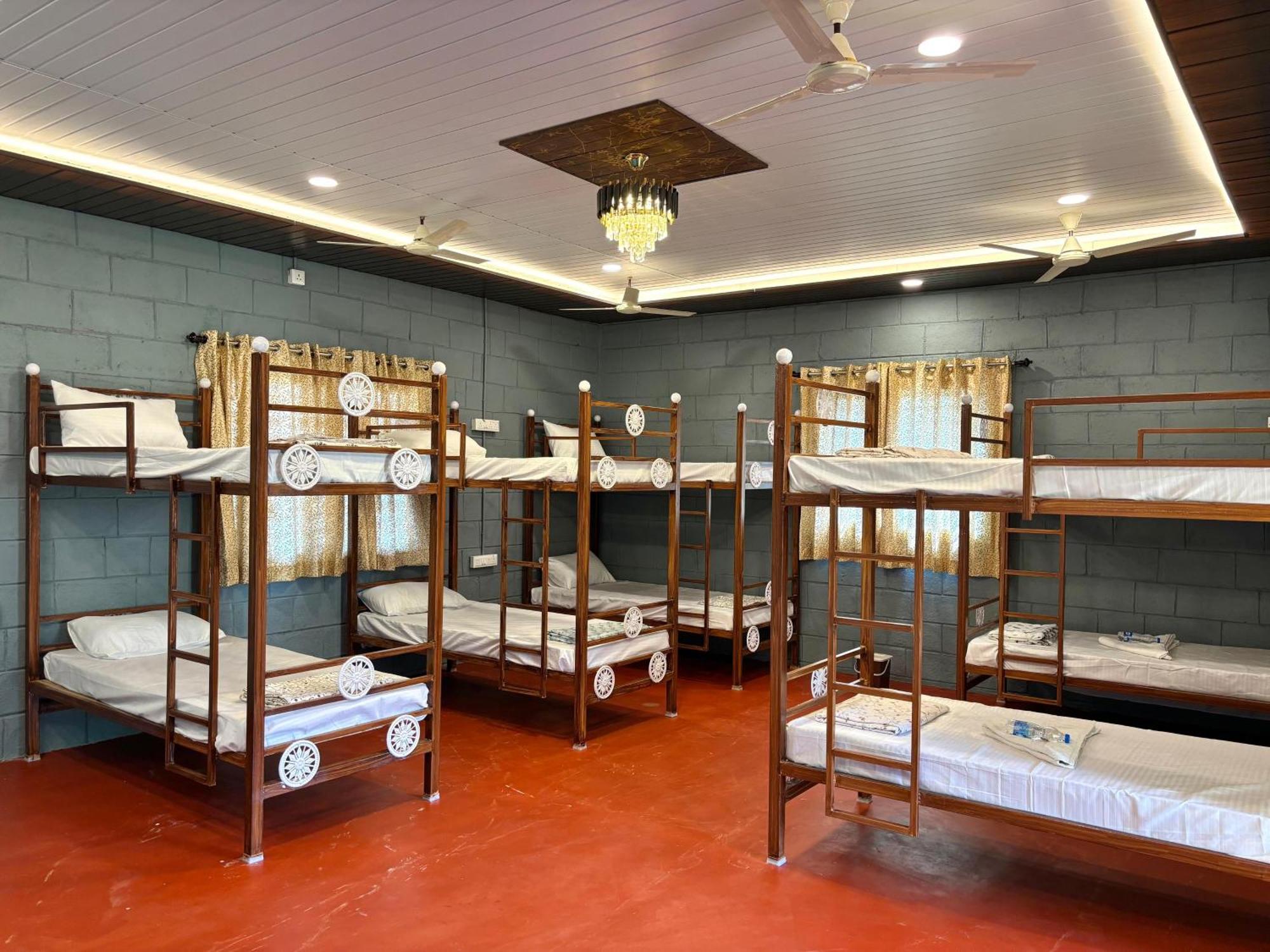 Mowgli'S Cafe Hampi & Guest House Екстериор снимка