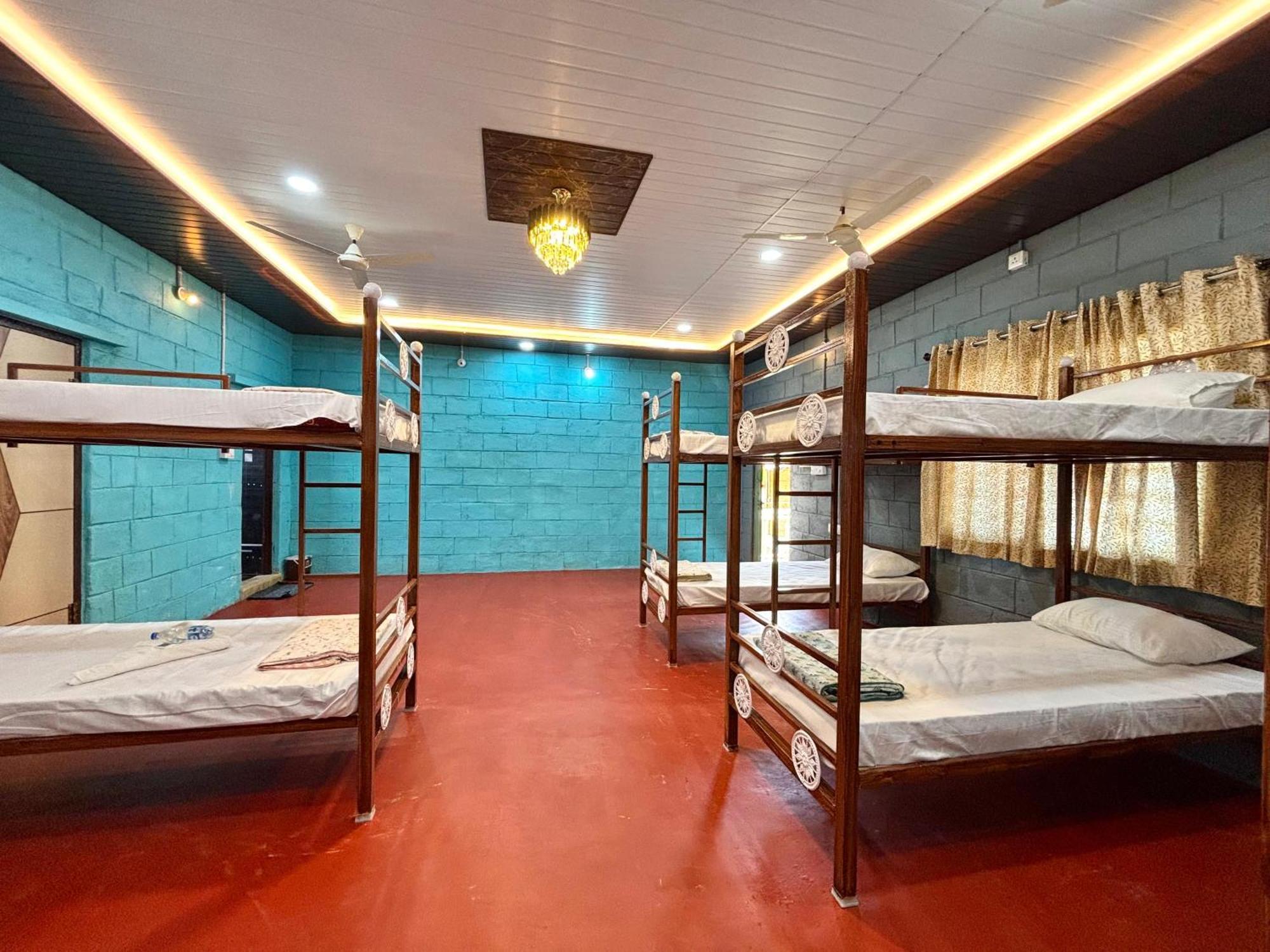 Mowgli'S Cafe Hampi & Guest House Екстериор снимка