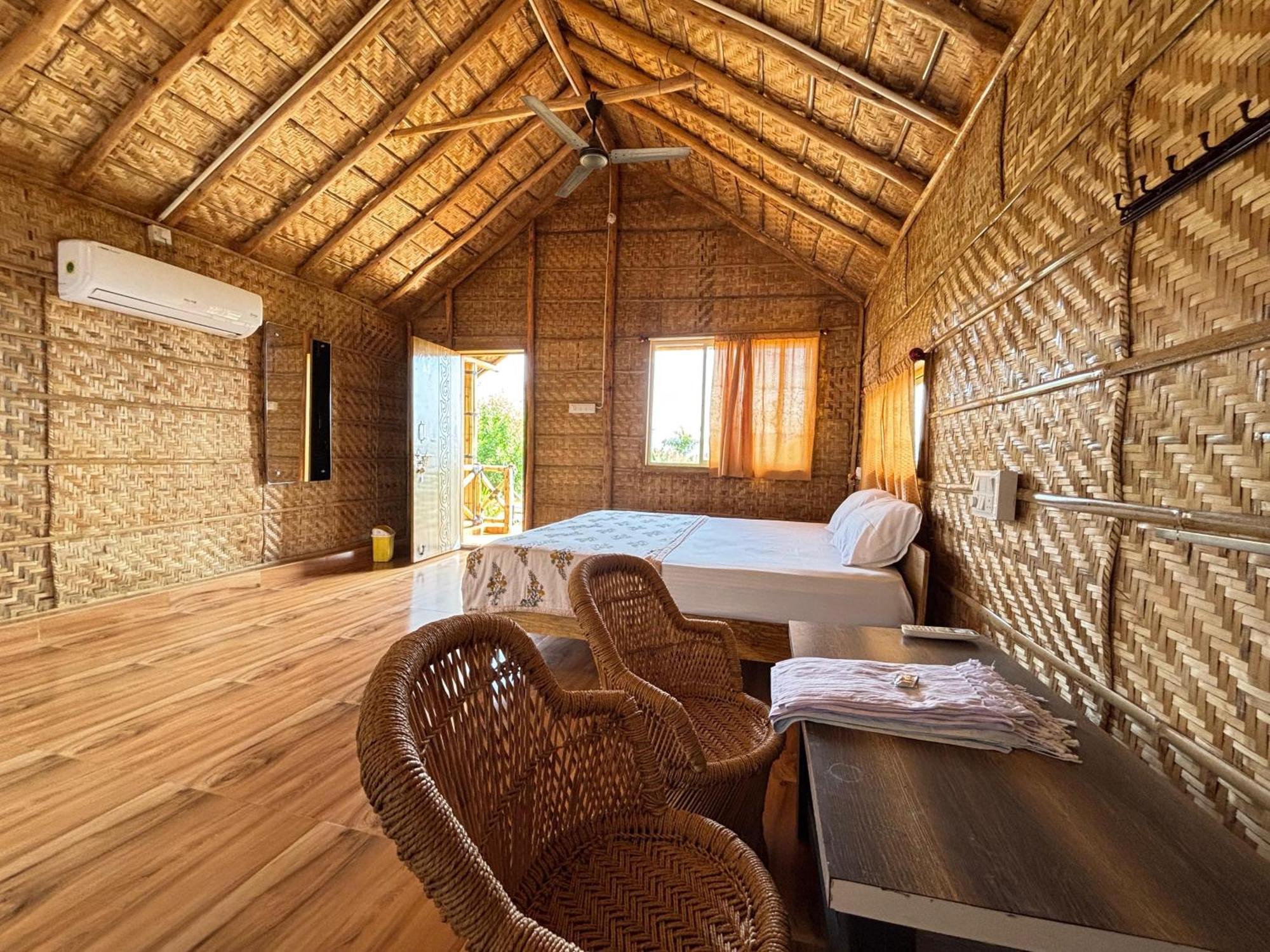 Mowgli'S Cafe Hampi & Guest House Екстериор снимка
